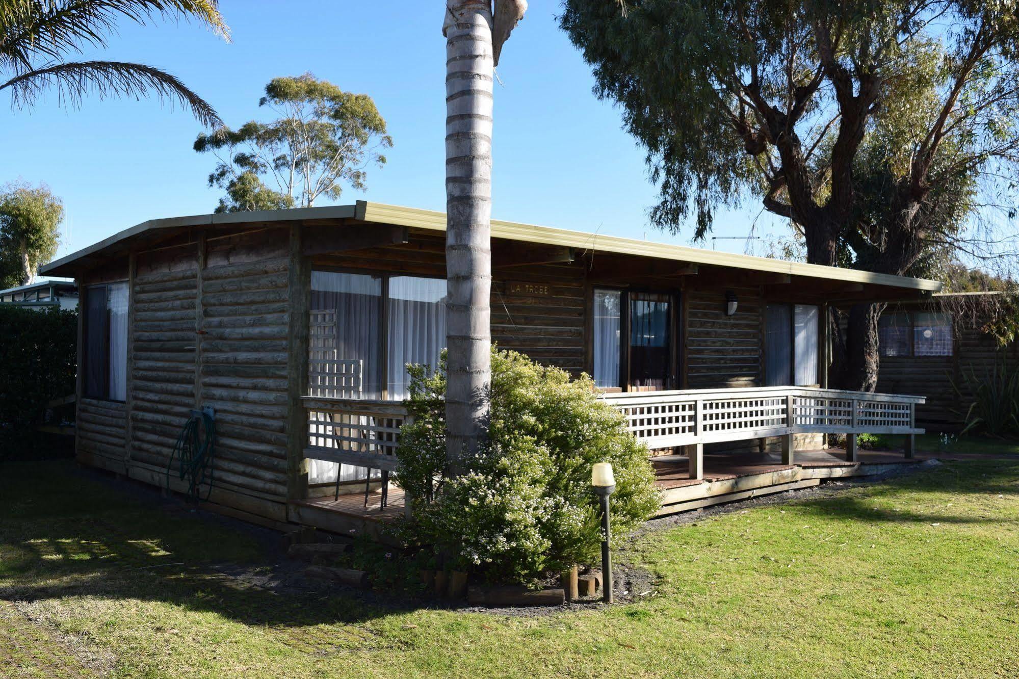 Lazy Acre Log Cabins Lakes Entrance Ngoại thất bức ảnh