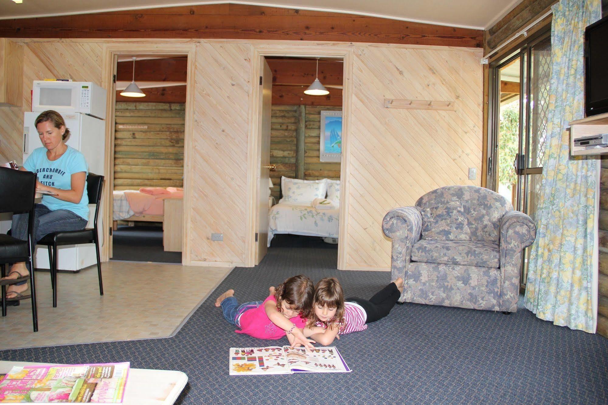 Lazy Acre Log Cabins Lakes Entrance Ngoại thất bức ảnh
