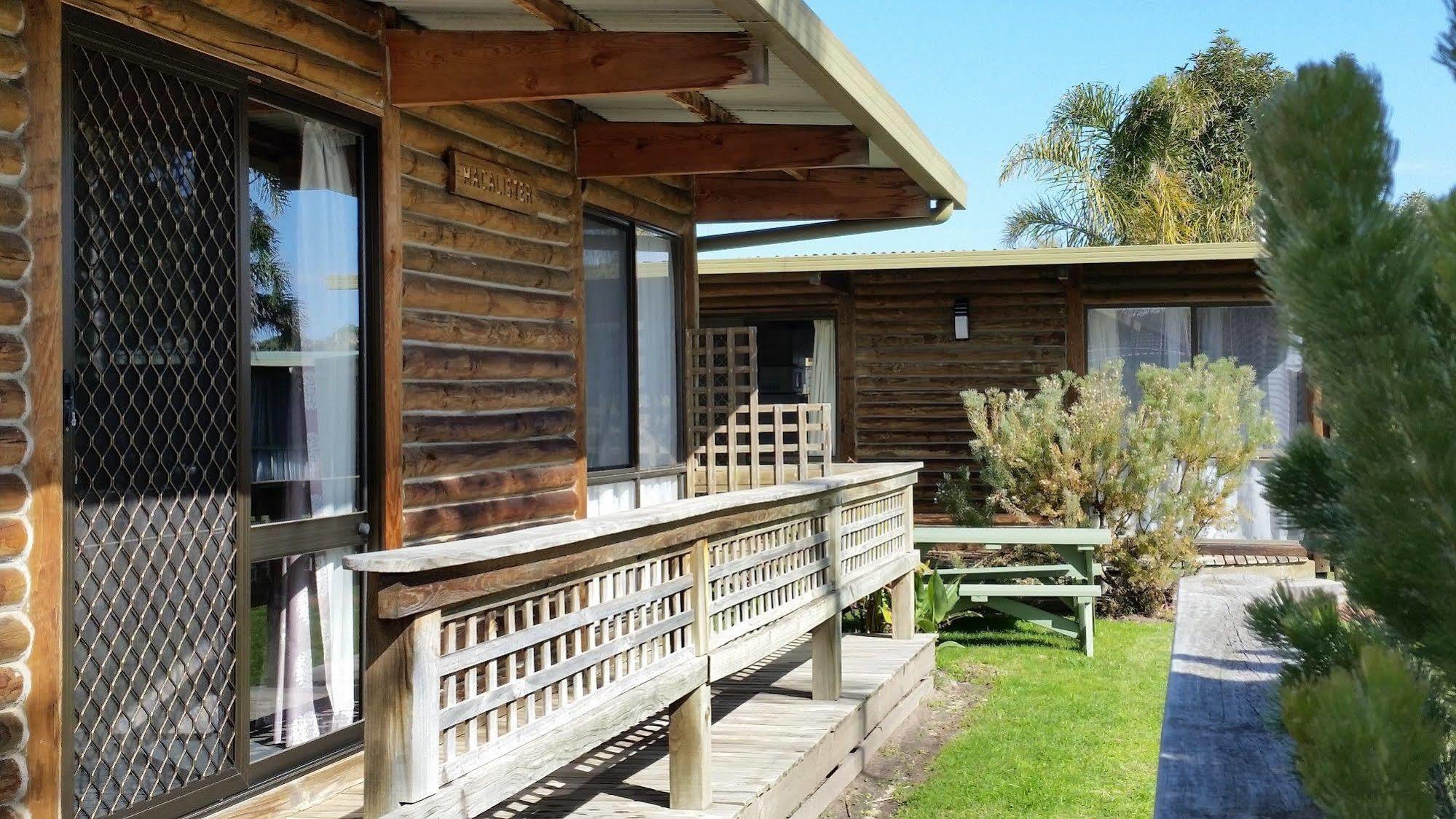 Lazy Acre Log Cabins Lakes Entrance Ngoại thất bức ảnh