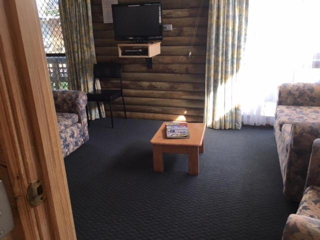 Lazy Acre Log Cabins Lakes Entrance Ngoại thất bức ảnh